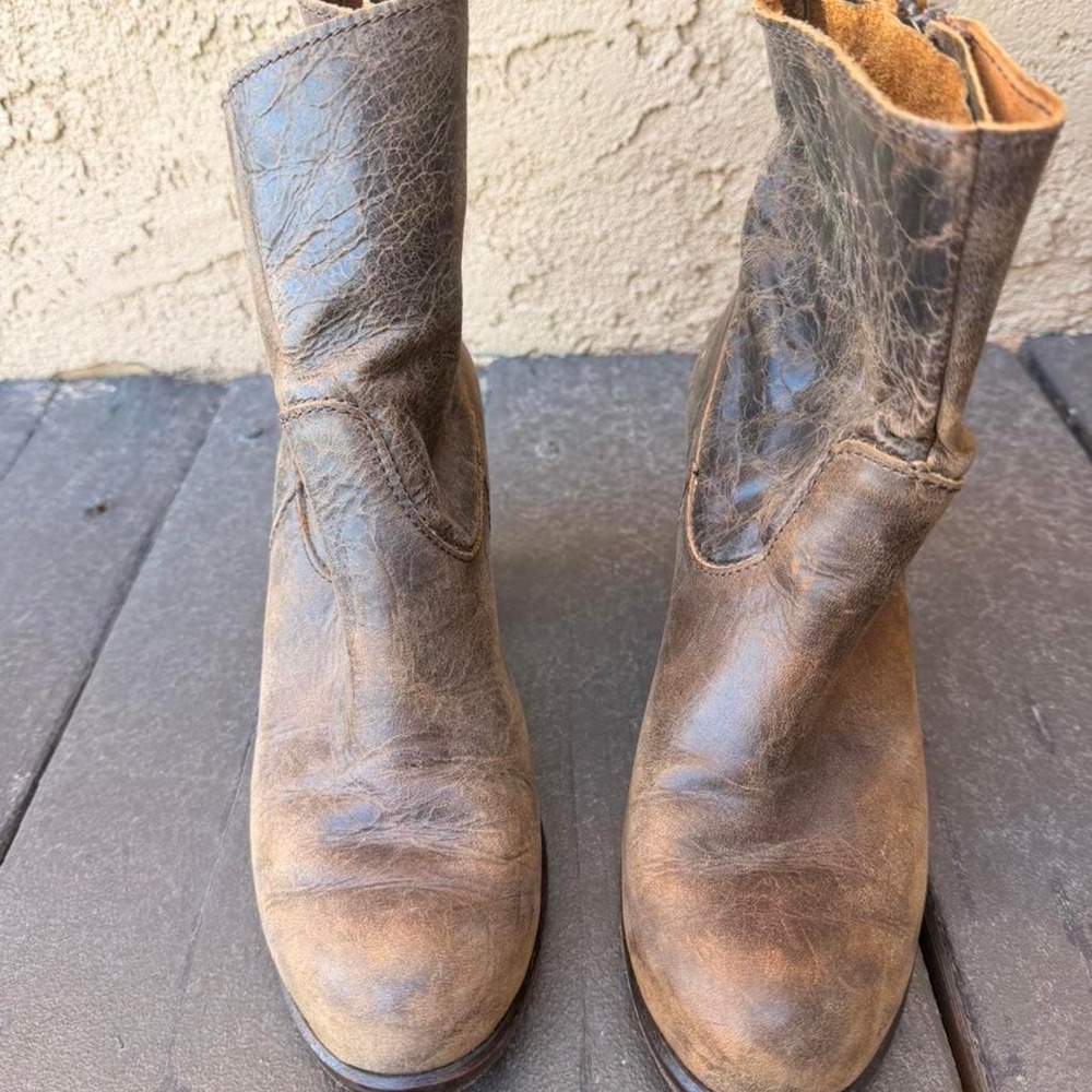 Brown leather Corral cowboy boots. - Picture 8 of 8